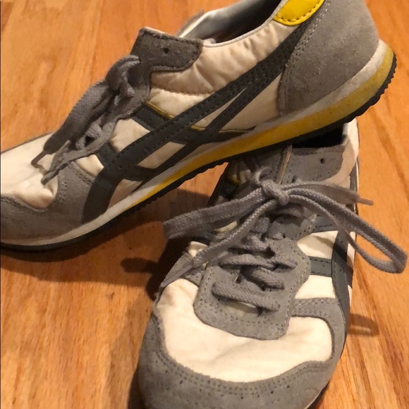 asics flat sole shoes